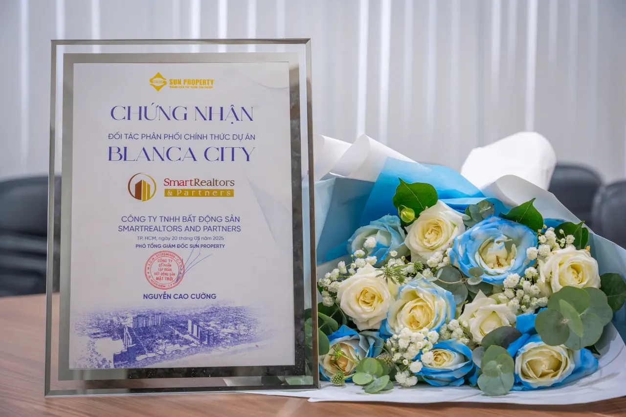 Ảnh chụp chứng nhận đối tác phân phối chính thức dự án Blanca City do Sun Property cấp cho Công ty TNHH Bất động sản SmartRealtors and Partners, ký ngày 20/09/2025