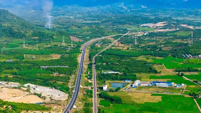Ảnh thật tuyến cao tốc kết nối tới Nha Trang