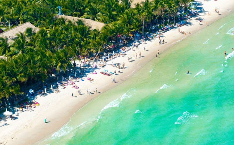 Du lịch thúc đẩy Bất động sản Phú Quốc phát triển Năm 2025, Phú Quốc đón hơn 6 triệu lượt khách – trong đó gần 1 triệu khách quốc tế, minh chứng cho sức hút ngày càng lớn của du lịch Việt Nam.