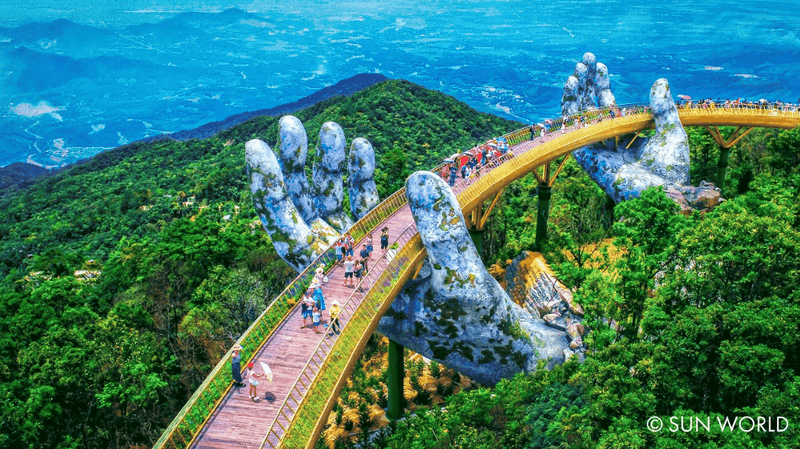 Cầu Vàng trên đỉnh Ba Na Hills là một trong những dấu ấn đặc biệt trong hành trình phát triển của Sun Group tại Việt Nam