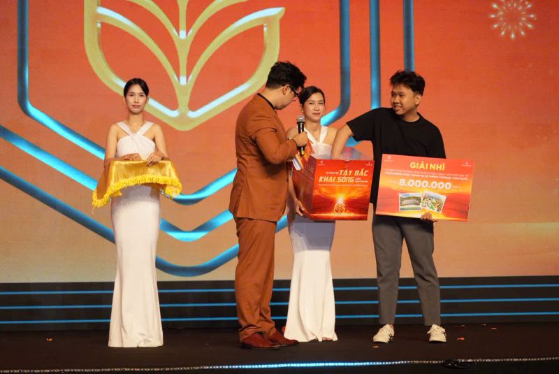 Sự kiện mở bán Vinhomes Green City: 100% quỹ căn đặc quyền “SOLD-OUT” khach-hang-smartrealtors-trung-giai-nhi