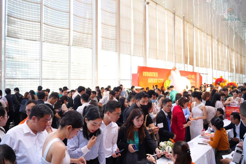 Sự kiện mở bán Vinhomes Green City: 100% quỹ căn đặc quyền “SOLD-OUT” su-kien-mo-ban-vinhomes-green-city-thu-hut-luong-lon-khach-tham-du