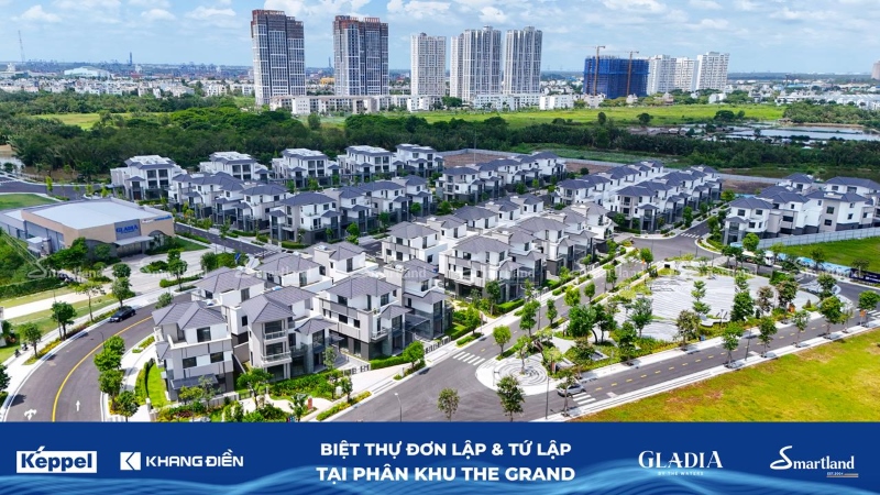 Toàn bộ dãy biệt thự tại Gladia by the Waters đã hoàn thiện phần thô, hoàn tất mặt ngoài và đạt hơn 95% khối lượng thi công.