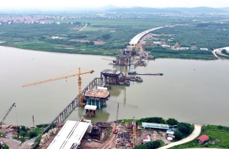 Thi công phần móng và mố trụ cầu Kênh Vàng – giai đoạn đầu của dự án hạ tầng hơn 2.100 tỷ đồng.