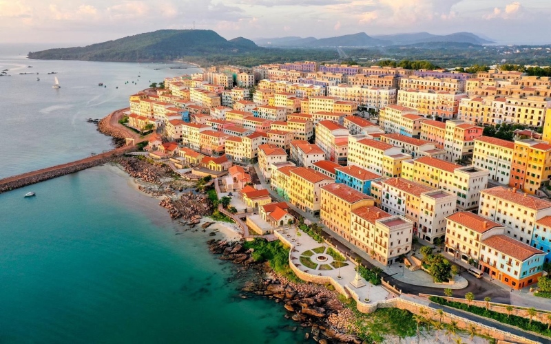 Sun Premier Village Primavera – thị trấn Địa Trung Hải rực rỡ, trái tim sôi động của các dự án Sun Group ở Phú Quốc.