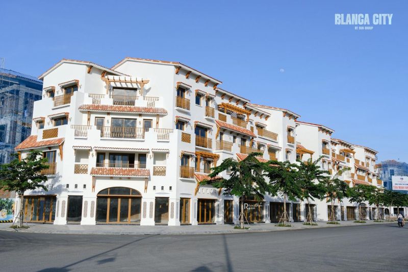Có nên mua Blanca City không? Sức hút của siêu đô thị biển đắt giá nhất 2026 tien-do-blanca-city-day-biet-thu-gan-hoan-thien