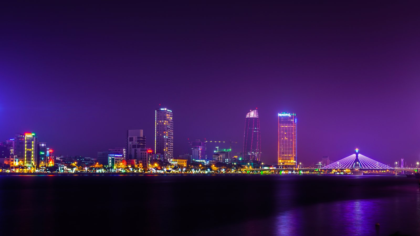 Căn hộ vận hành bởi Accor (Sofitel/Swissôtel) nghĩa là gì? Trung tâm Đà Nẵng bên sông Hàn với tòa Novotel thuộc hệ thống Accor