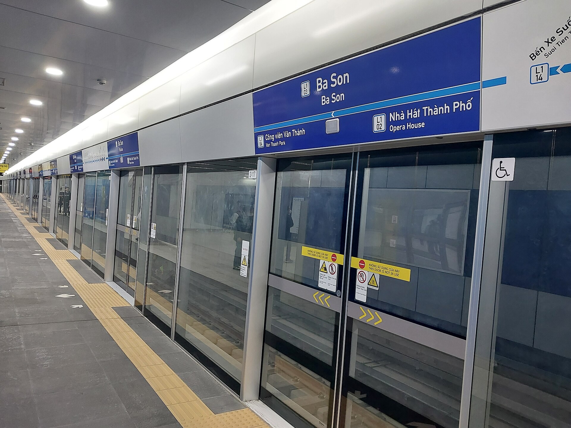 Tuyến metro số 4 TP.HCM khi nào khởi công? Sovico cam kết quý I/2027, hồ sơ mới 43 km, 30 ga sân ga ngầm Ba Son tuyến metro số 1 với cửa chắn ke ga, hình dung cho các ga ngầm của metro số 4